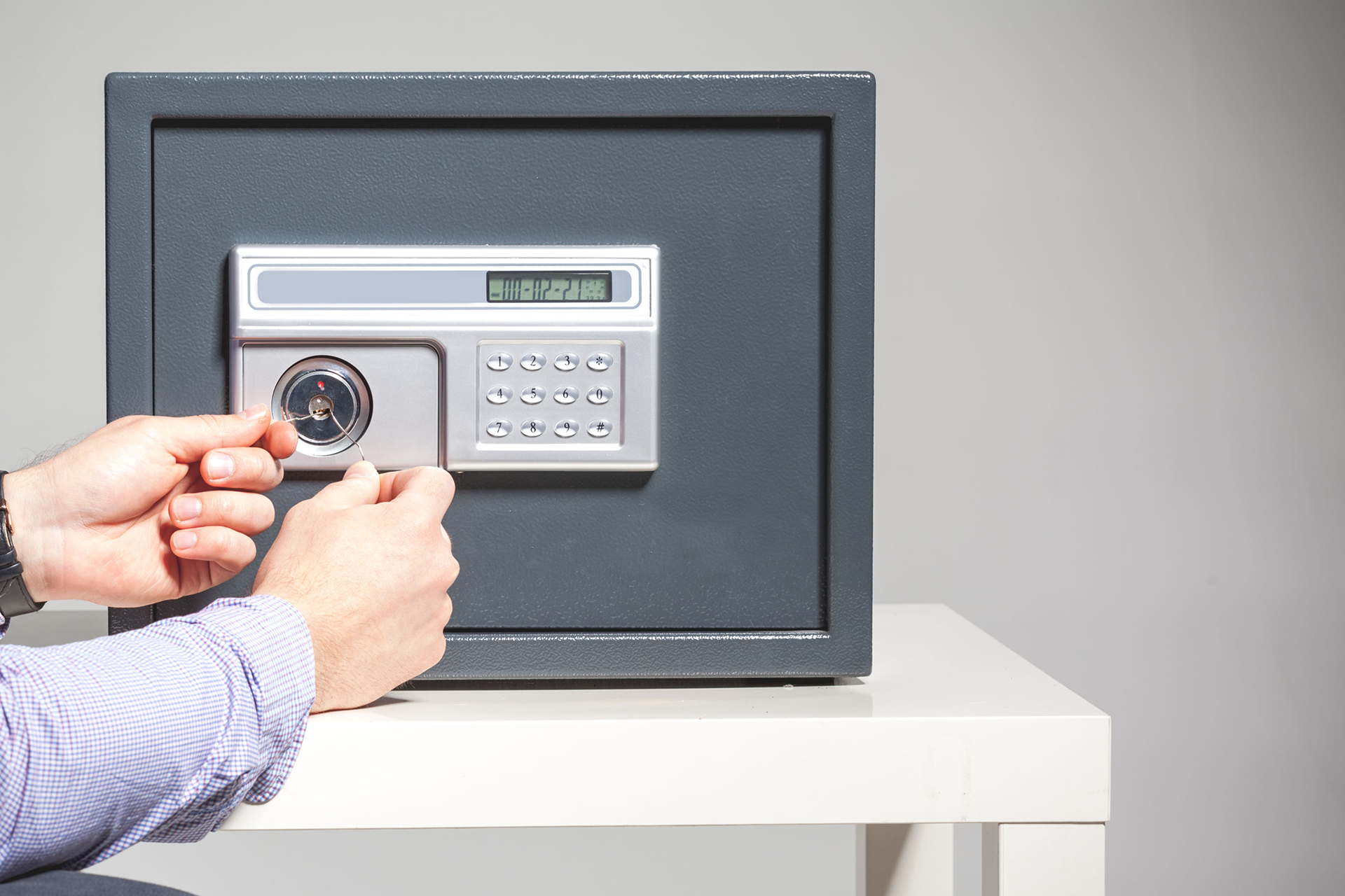 Safe and vault locksmith service Los Angeles